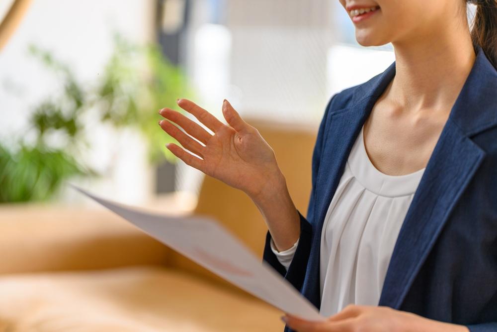 【テーラードジャケット完全ガイド】大人女性のための着こなし術＆選び方