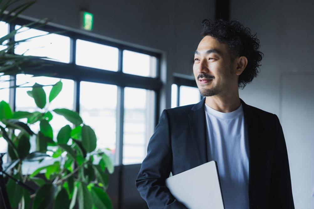 ビジネスカジュアルの定義とは？失敗しない基準を男女別に解説