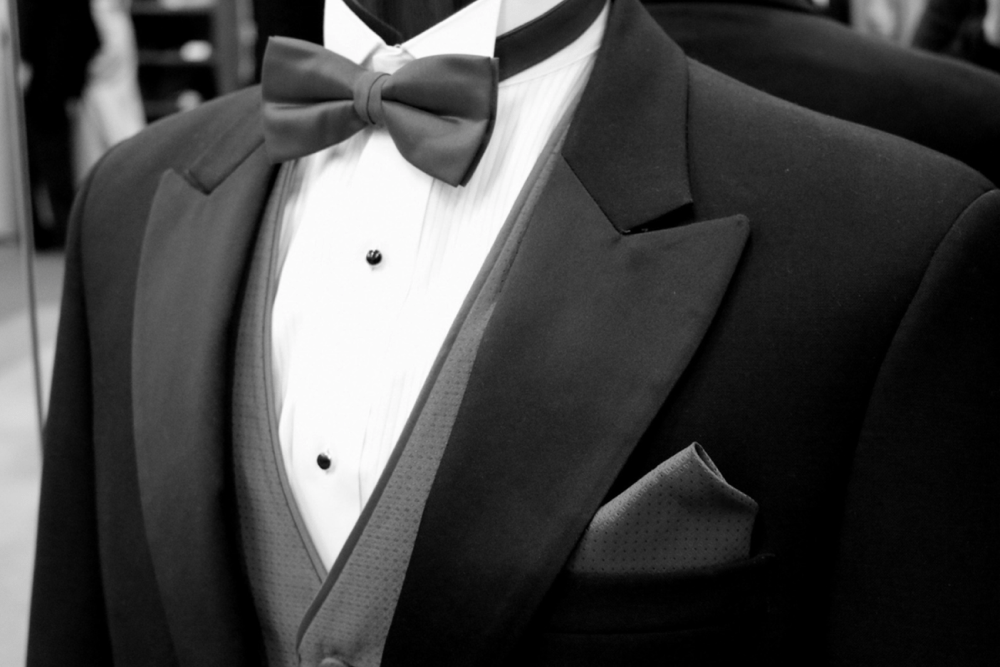 礼服と黒いビジネススーツは何が違うの？