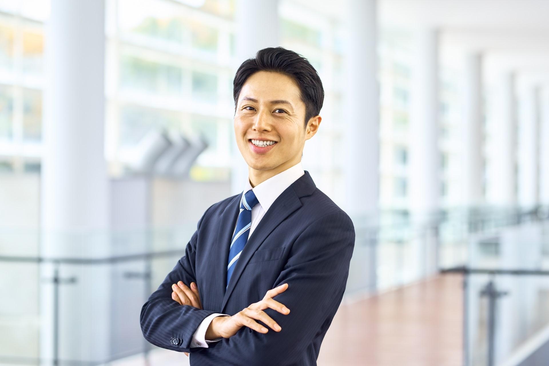 スーツのたたみ方でシワや着崩れを防げる？持ち運ぶときのポイントや対処法も紹介