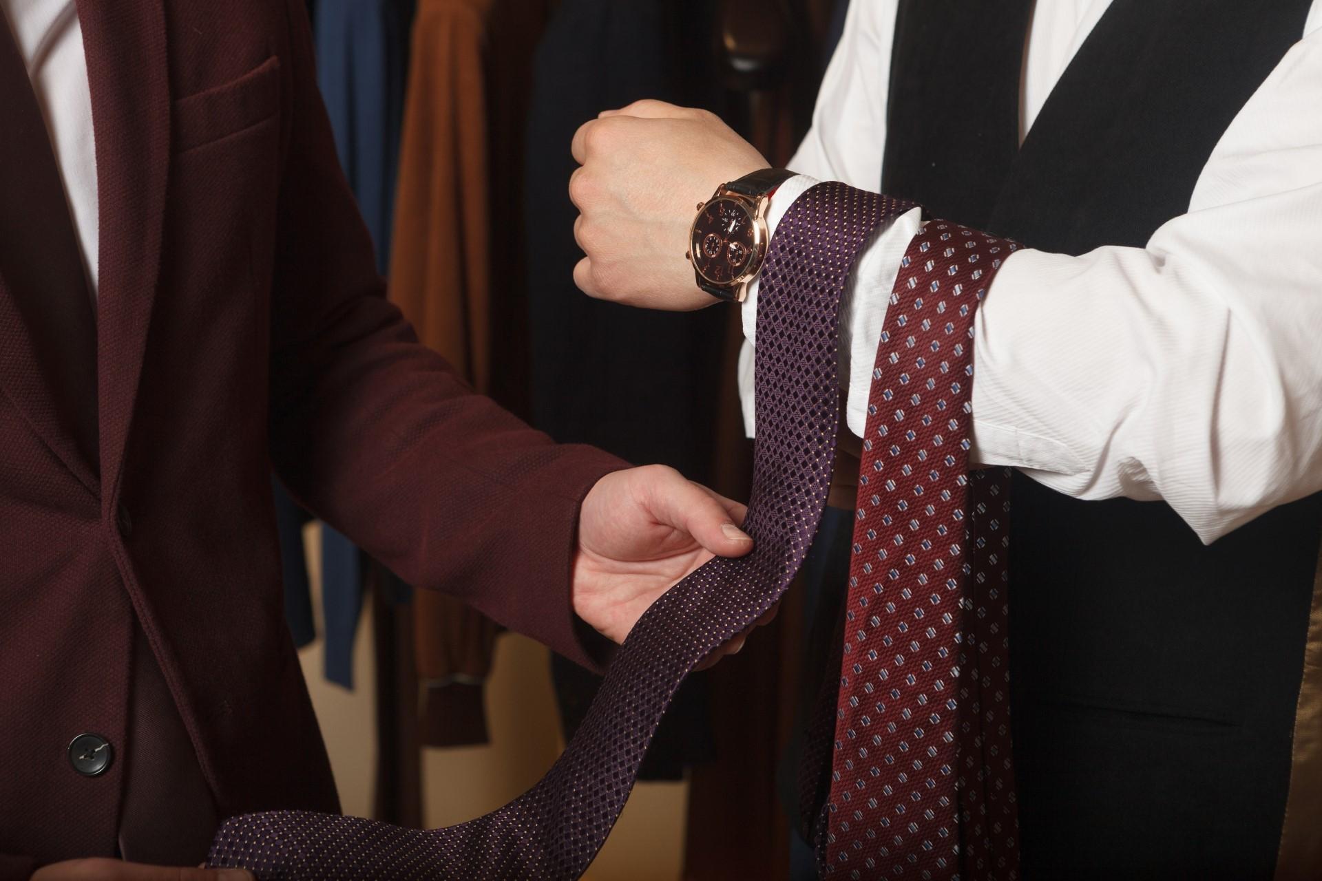 ネクタイの長さが足りない人長すぎる人必見！ベストな長さや結び方を紹介