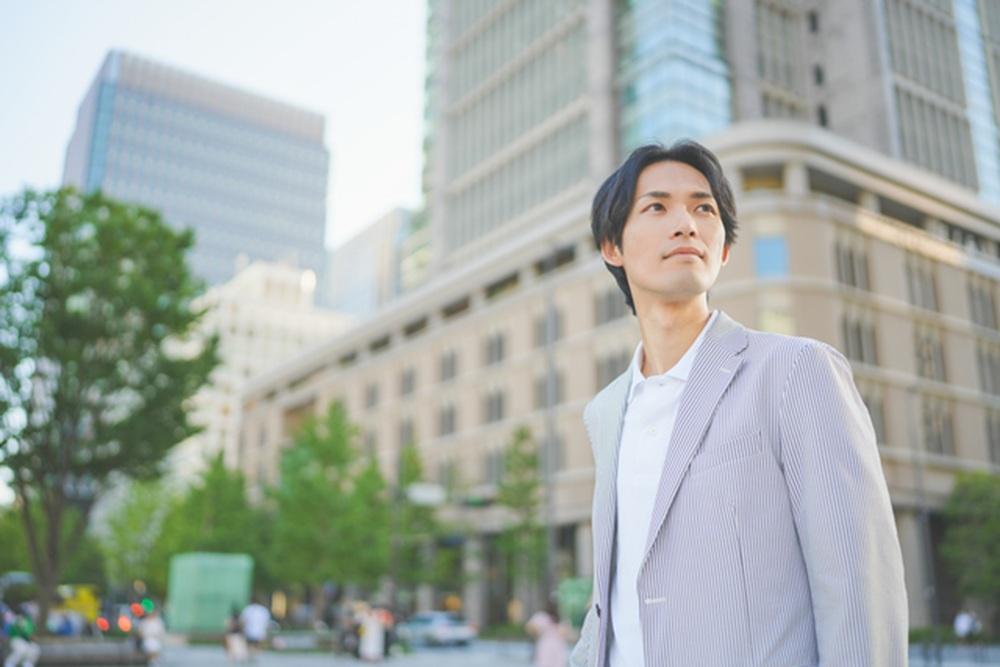 ポロシャツにジャケットは合わない？おしゃれに着こなすコツやポイントを解説！