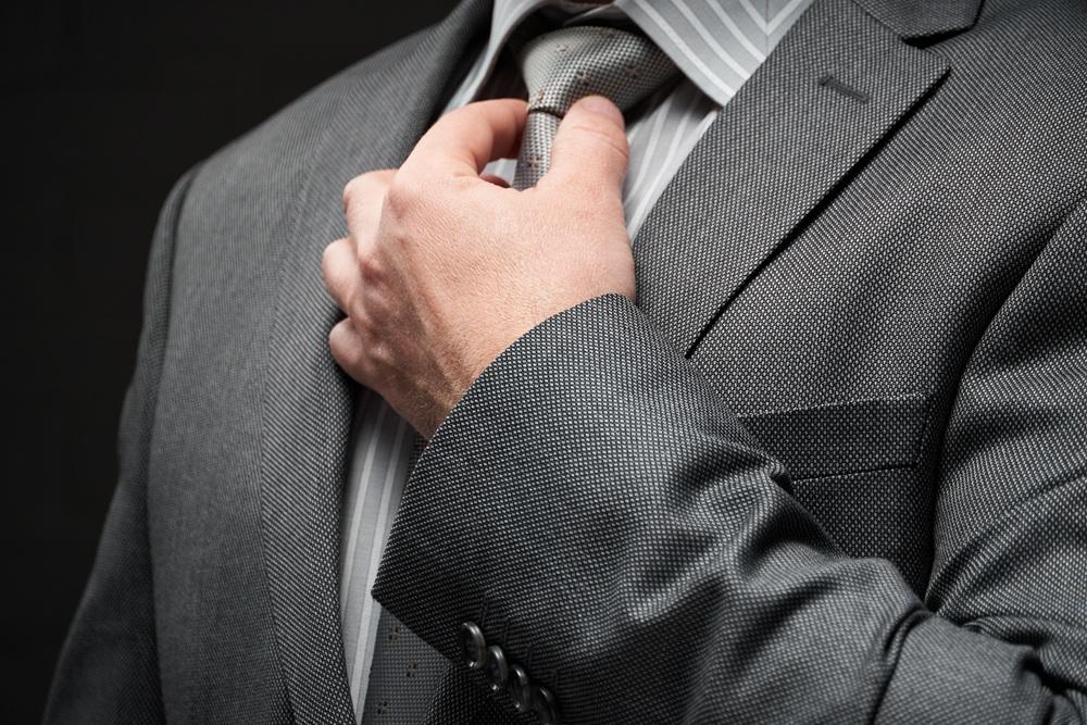 【スーツ×グレー×ネクタイ】失敗しない色・素材・柄の選び方を徹底解説