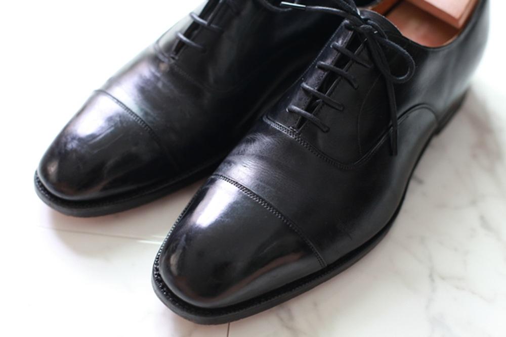 葬式の際に履くべき靴とは？注意点やポイントを徹底解説！