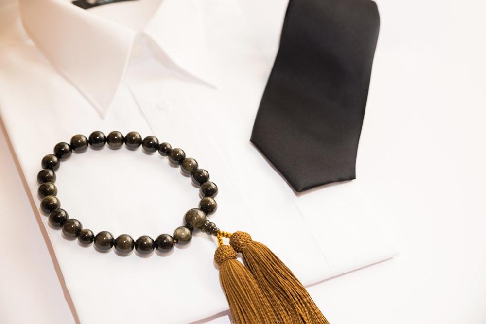 喪服を着るときのネクタイの結び方は？葬儀に参列する際のマナーについて解説