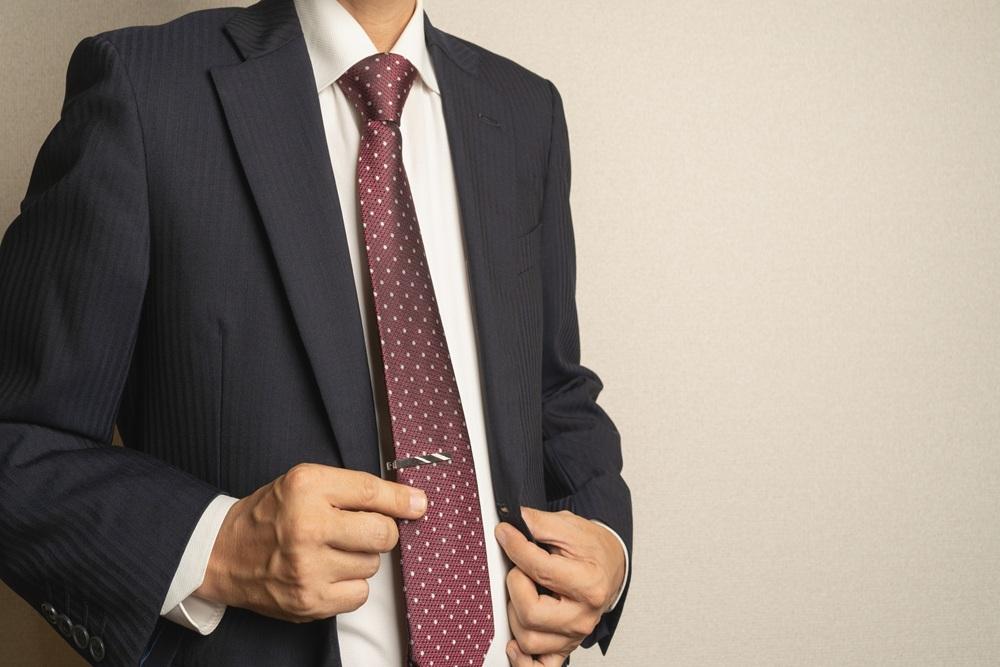 スーツの色は何を選べばよい？着用シーンごとにおすすめのカラーも紹介