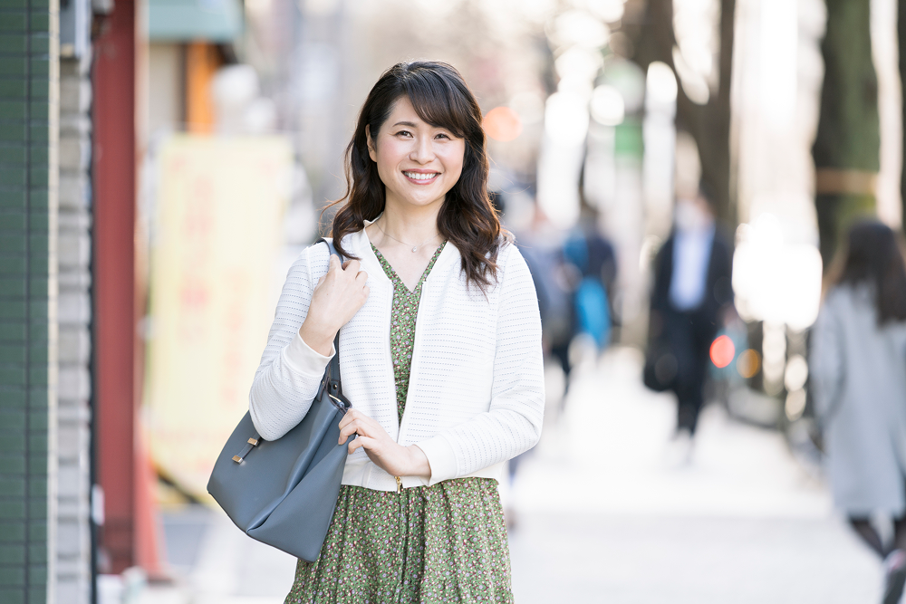 オフィスカジュアルにワンピースはどう取り入れる？選び方やコーデを紹介！