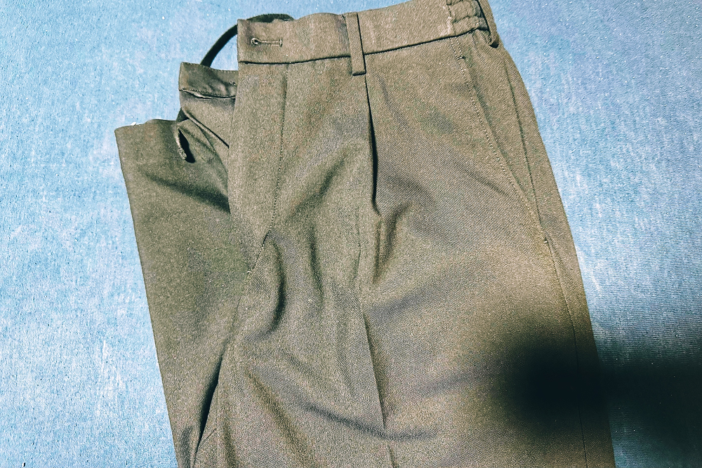 タックパンツとは？種類やメリット・デメリットを徹底解説