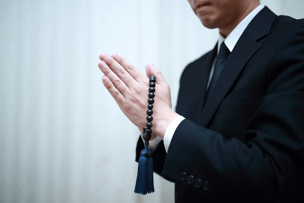 お通夜にふさわしい服装とは？男女別の具体例と知っておきたいマナーを徹底解説