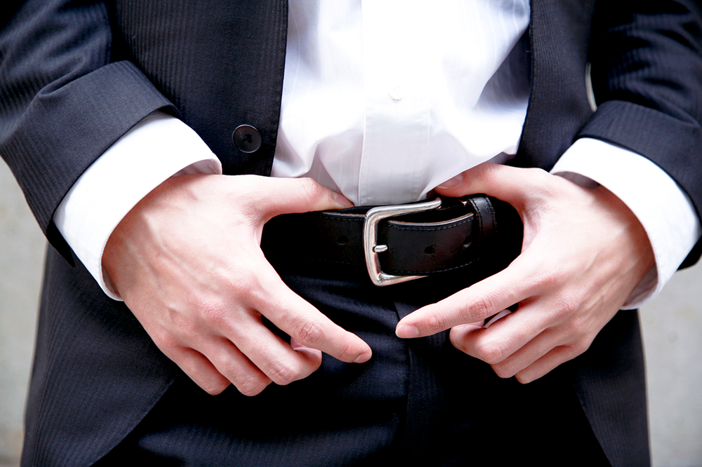 ベルトのバックルを外すには？自宅でもできる簡単な外し方とコツを紹介