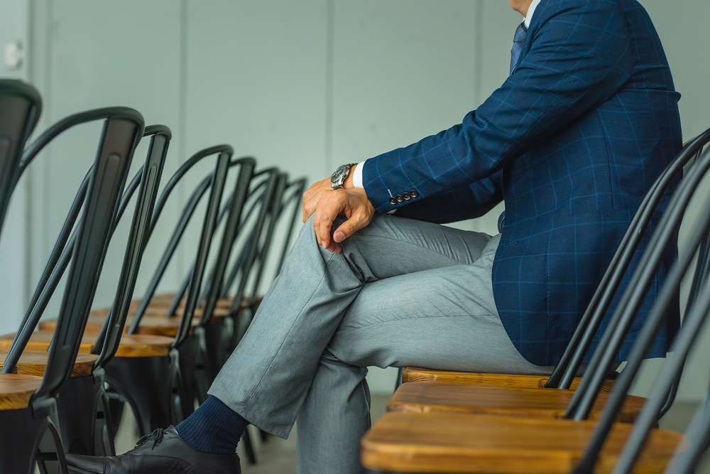 グレースラックスの正解コーデ｜清潔感と抜け感でつくる大人のビジネスカジュアル