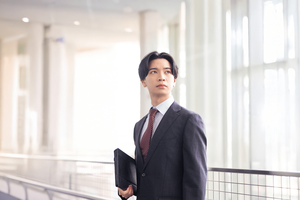 ツーピーススーツとは？スリーピースとの違いや実際のコーデ例を徹底解説