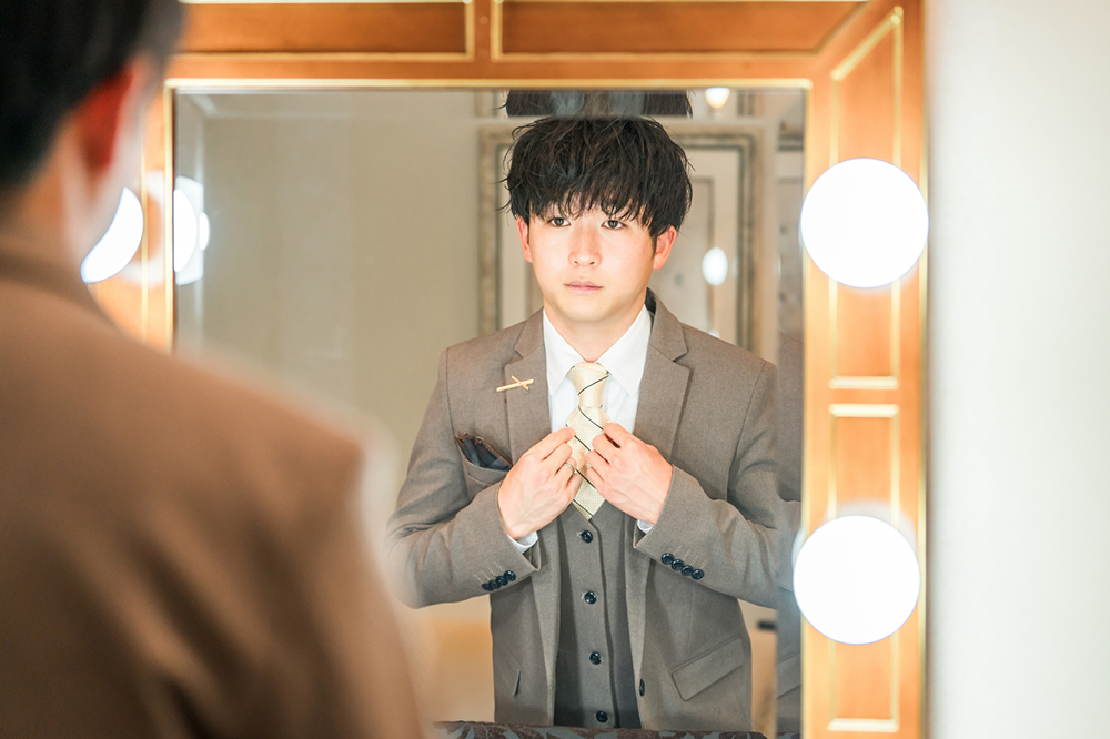 ラペルピンとは？正しいつけ方や選び方・組み合わせを徹底解説