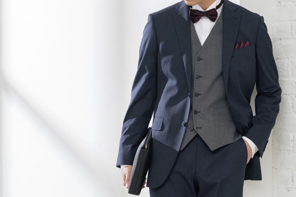 結婚式でネイビースーツを着てもいい？着用の注意点とおしゃれに着こなすコツ
