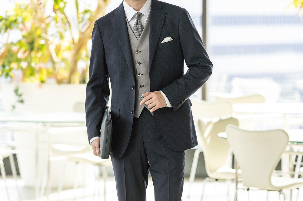 【男性ゲスト】夏の結婚式の服装はどうする？マナー・おすすめのスーツを紹介