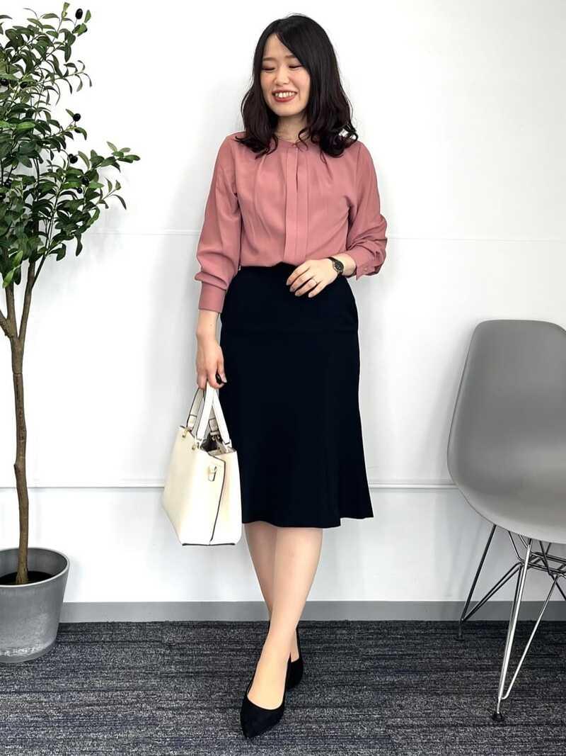 【私服】広がりのあるトップスで上品なノージャケットコーデに