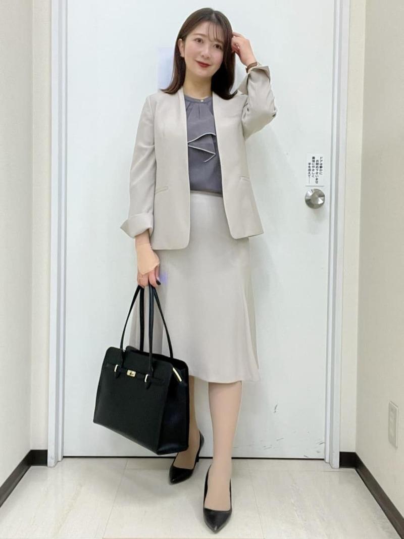 明るめのセットアップで清潔感のある印象に