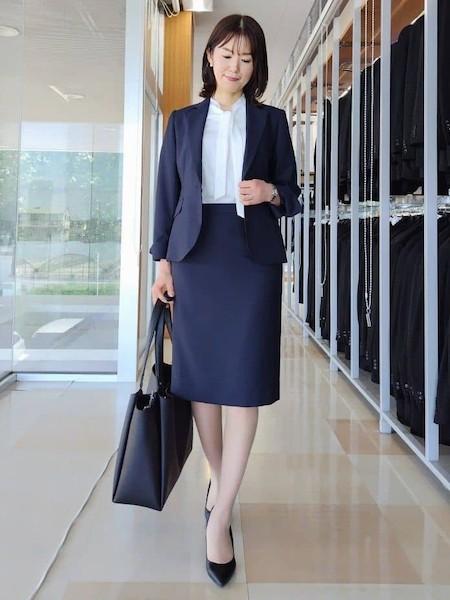 ladies-navy-suit04.jpg