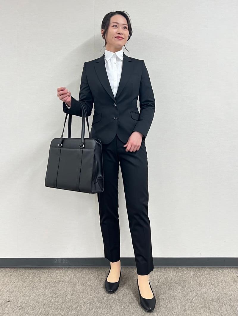 【20代女性の転職面接】フォーマルでかっちりとした服装