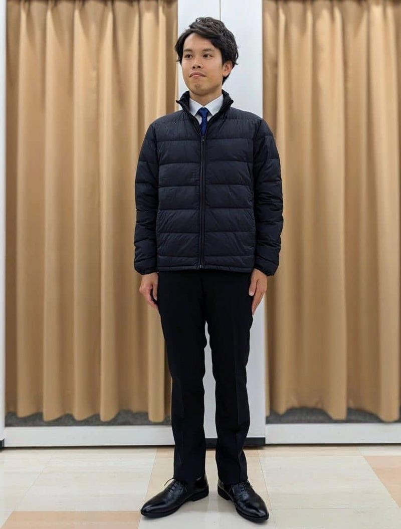 スーツと色を揃えて統一感のあるコーデに