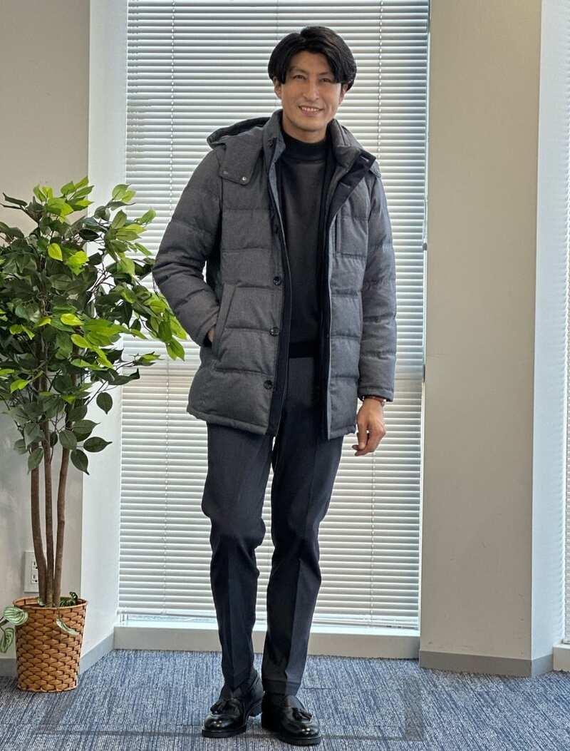 ニット系トップスと合わせればビジネスカジュアルに