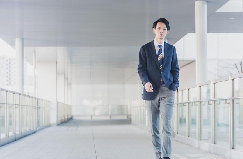 スラックスとはビジネスシーンで活躍するファッションアイテム
