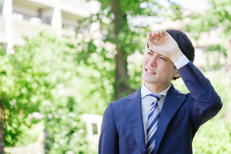 【夏】クールな大人を演出!40代男性におすすめのスーツコーデ例