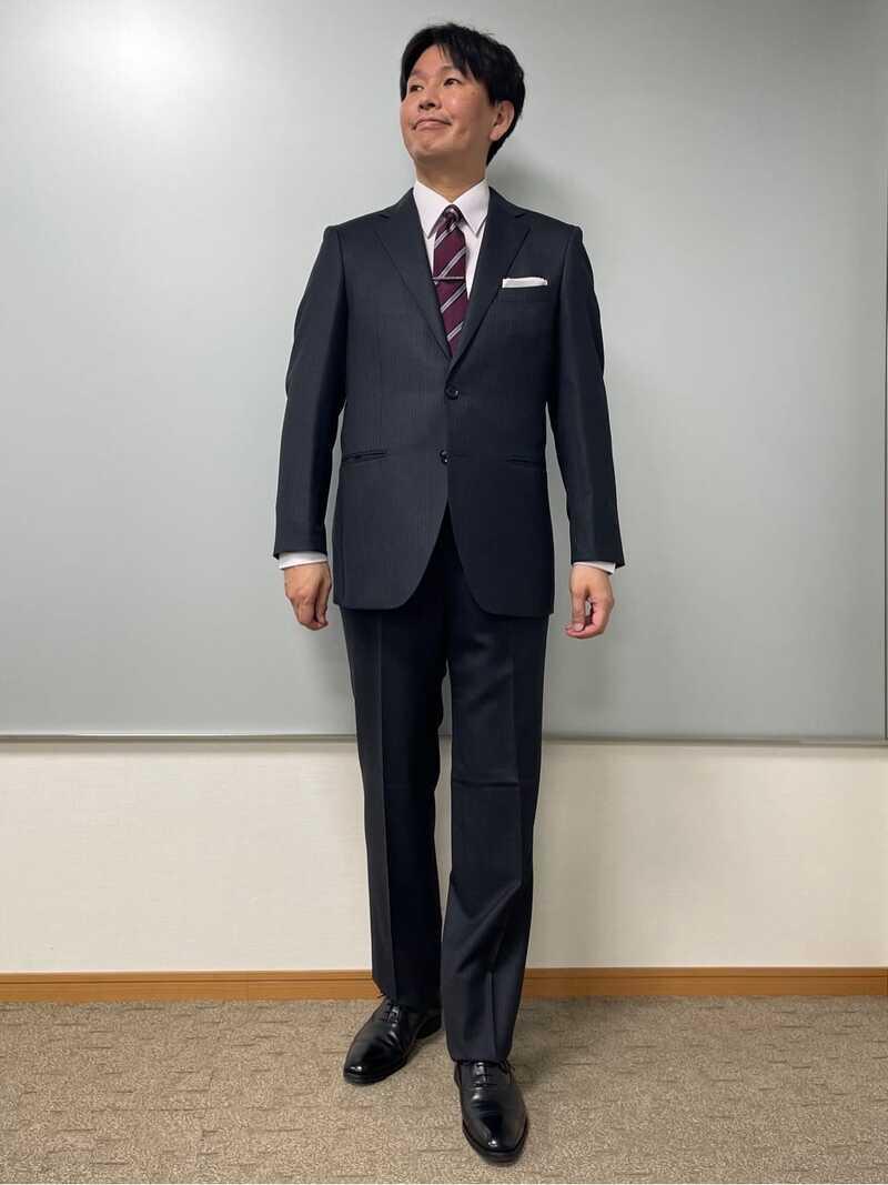 深みのある色で統一したクラシカルなコーデ