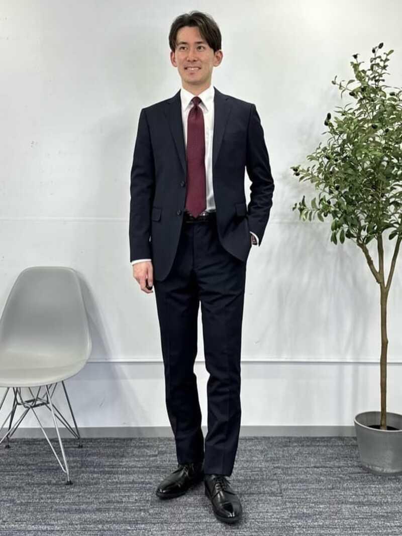 積極性を表す赤系ネクタイを取り入れたコーデ