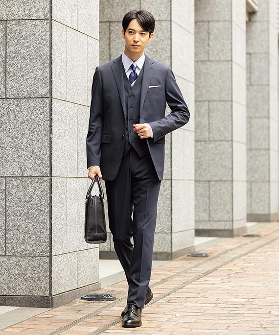 王道のネイビースーツ