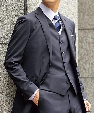 王道のネイビースーツ