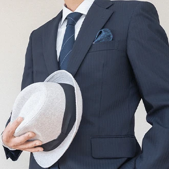 「結婚式向けポケットチーフの折り方6選！基本のマナーや選び方も解説」のイメージ