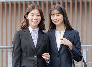 Q.ジャケットのボタンの数は?