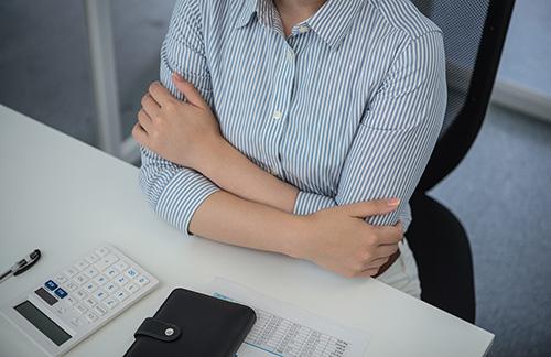 夏でも冷えやすい女性の体には理由がある