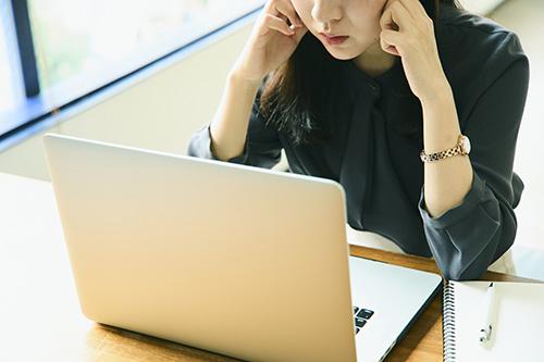 集中力ダウン、気分の落ち込み......冷えが働き方に与える影響