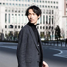 冬のメンズオフィスカジュアルはどう着こなす？ 20代から50代のおすすめコーデを紹介