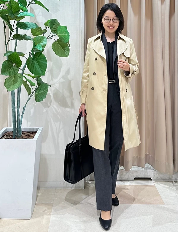 【どんなシーンでもきちんと見えるトレンチコートを使ったコーデ】