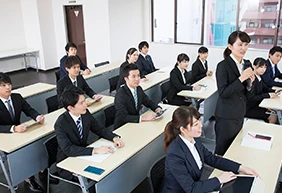 就活の合同説明会の服装は何が良い？私服の場合のコーディネート例も紹介