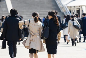 就活でコートを着ないのはマナー違反？印象や着用時のルール押さえて面接に挑もう