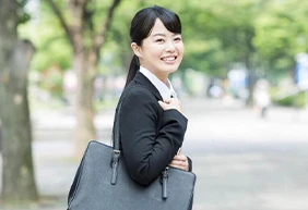 インターンで使うバッグの選び方！学生向けのビジネスマナーや注意点なども解説