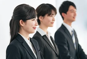 内定式で好印象を与える服装とは？スーツ・私服の基本の着こなしをご紹介