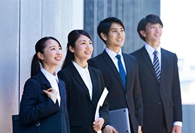 就活のスーツの色はどうする？選び方とおすすめの着こなしを詳しくご紹介