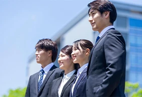 夏の就活スーツの着こなし方！ジャケットは必要？暑さ対策についてもご紹介