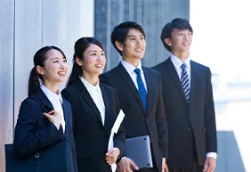 リクルートスーツの着用ルールとは？基本の選び方&正しい着こなしで好印象を与えよう