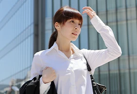 【レディース向け】夏の就活スーツに迷ったら？失敗しない涼しい着こなし術