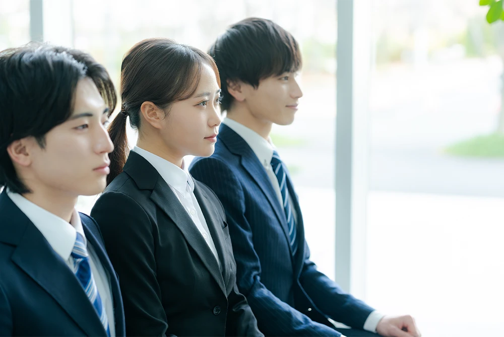 【新卒向け面接マナー】正しい入退室の流れやオンライン面接のマナーも紹介