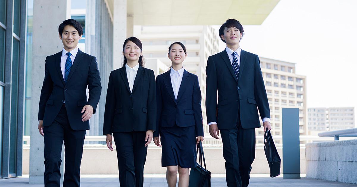 スーツは何着必要？就活生や新社会人の目安と何年着られるか解説 