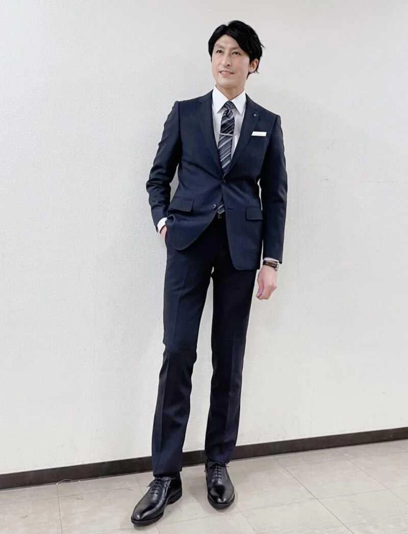 大人っぽさが引き立つモノトーンコーデ