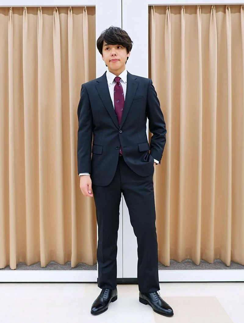 熱意のある印象を与えるスーツコーデ