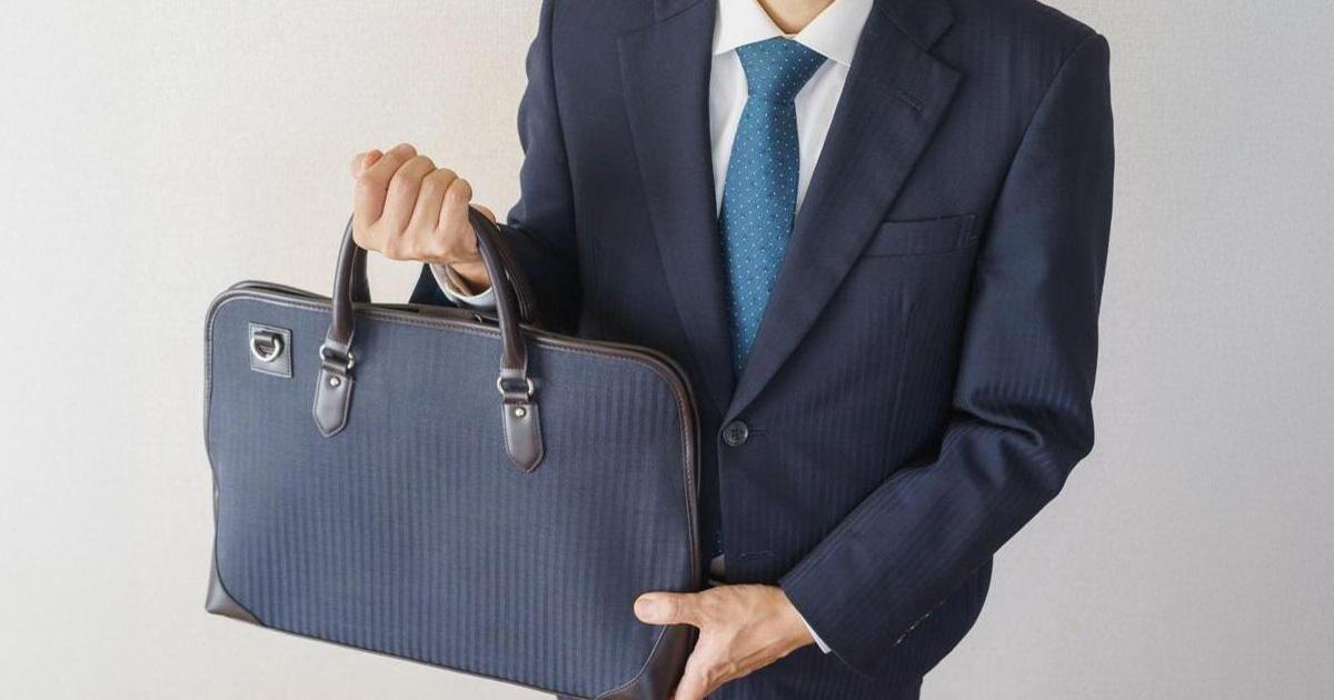 面接で使うカバンの選び方】持ち方と置き方などのマナーとあわせてご 